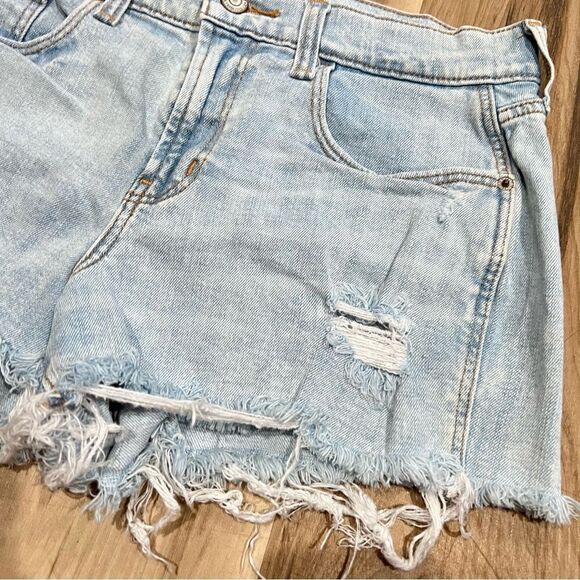 Old Navy Distressed Boyfriend Cutoff Shorts Women’s 4 - Picture 5 of 5